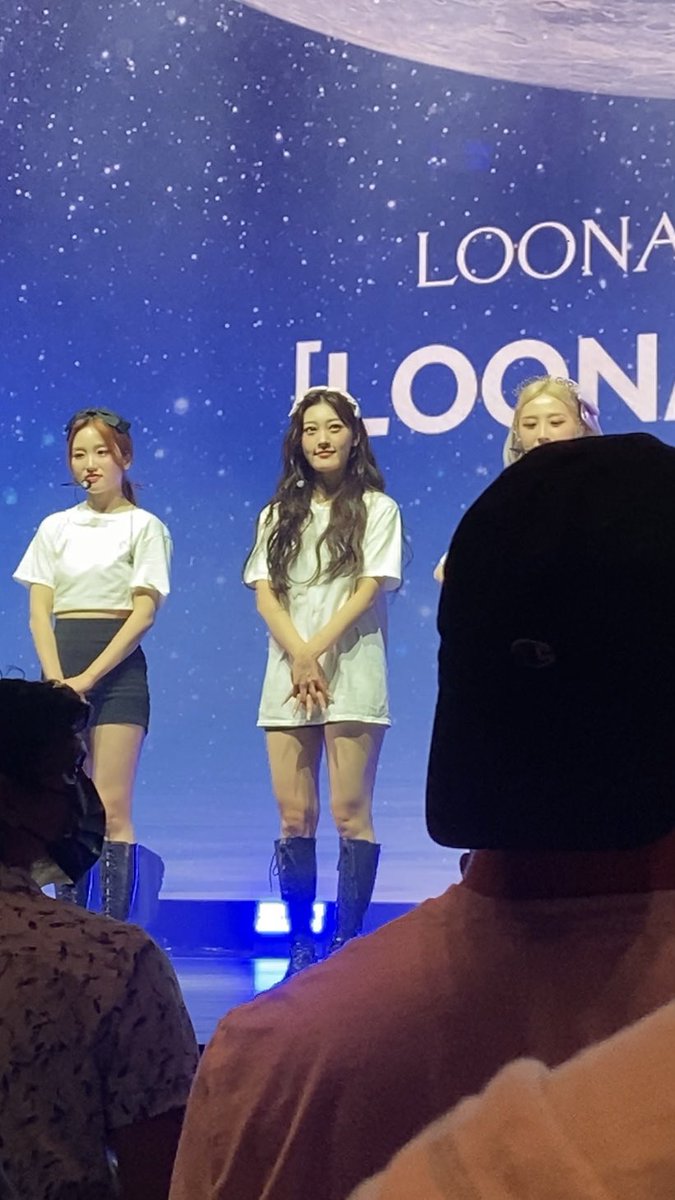 choerrybase's tweet photo. met the prettiest girl in the world yesterday 🥰

#LOONAinDC https://t.co/kimGLr2xUB