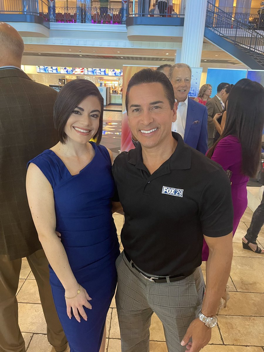 CamillaR_TV's tweet photo. #FallPremiere w/ . @KABBFOX29
. @ryanwolf #FoxSanAntonio @MySantikos https://t.co/mvLGTfZamA