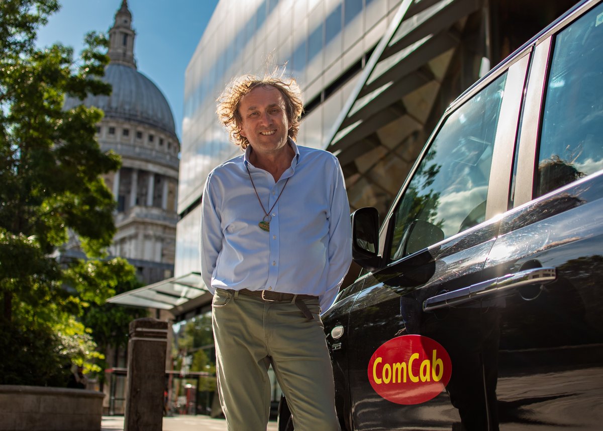 At ComCab London, we believe one of the best parts of the job is spotting some of the most famous tourist destinations in the city! 🇬🇧
Can you name this popular tourist location peeking behind our driver Robert? 🤔
Tweet us your guesses below! 👇
#London #ExploreLondon