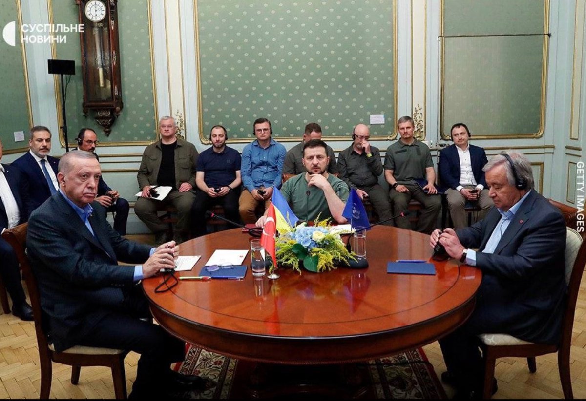 Gerashchenko_en's tweet photo. "Negotiations with Russia are possible only if Russian troops leave illegally occupied Ukrainian territory," - @ZelenskyyUa said after meeting with @RTErdogan and @antonioguterres https://t.co/KnGBwdy8Mm