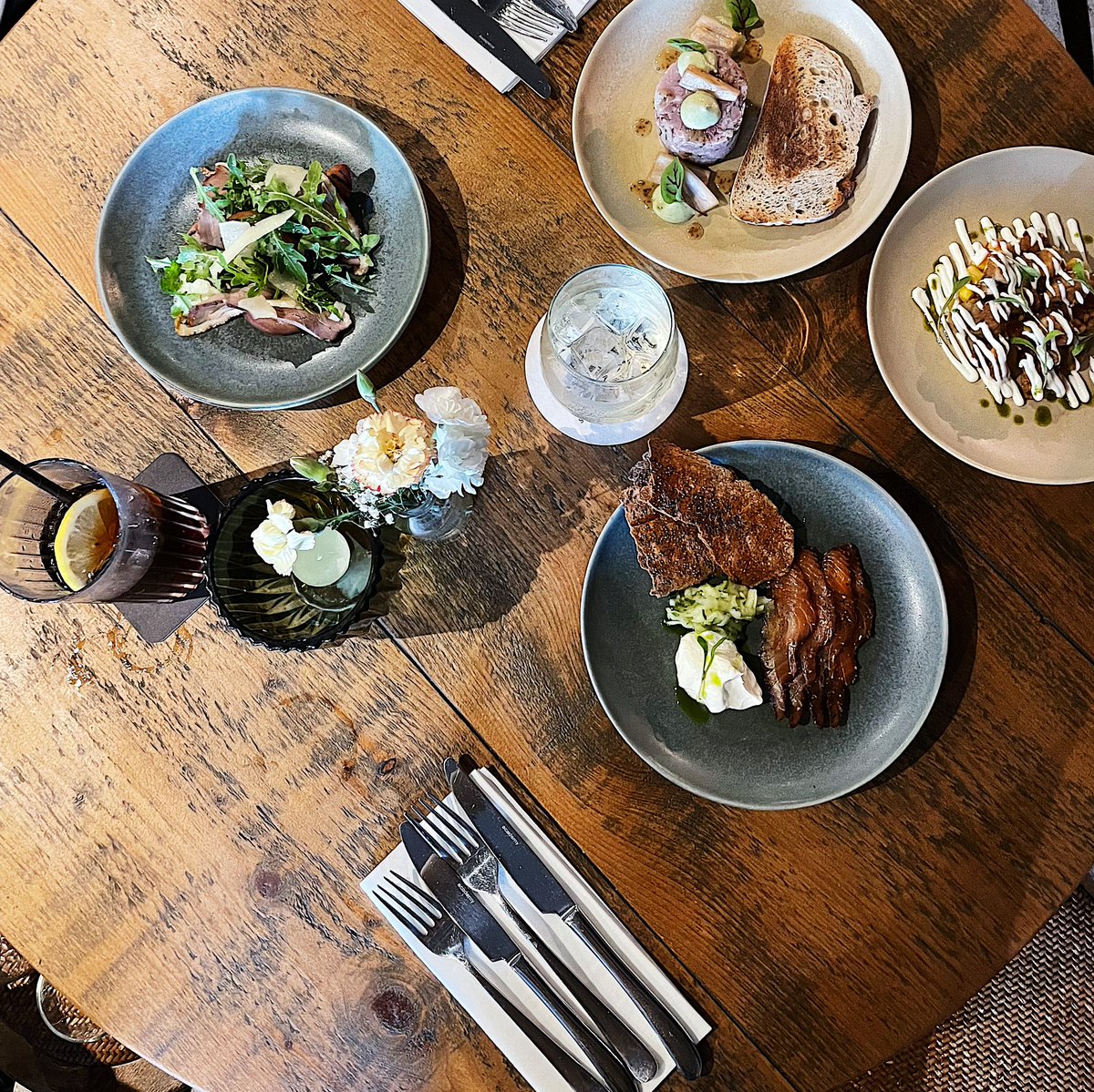 Summertime feasting 🦊 

#gastropub #southwalespub #foodanddrink #valeofglamorganpub #feast #yum #eyesbiggerthanstomach