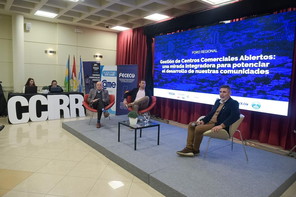 fececosf's tweet photo. Inicio del Foro Regional sobre Gestión de Centros Comerciales, organizado entre @redcame, #Fececo y @CCIRRRafaela. Apertura a cargo de @fctarrio, @JMAviano y José Luis Frana (vicepte. 2º de FECECO). @ComercioCAME #Rafaela #Comercio #Servicios #Pymes #empresas https://t.co/hFjOSUbX6Y