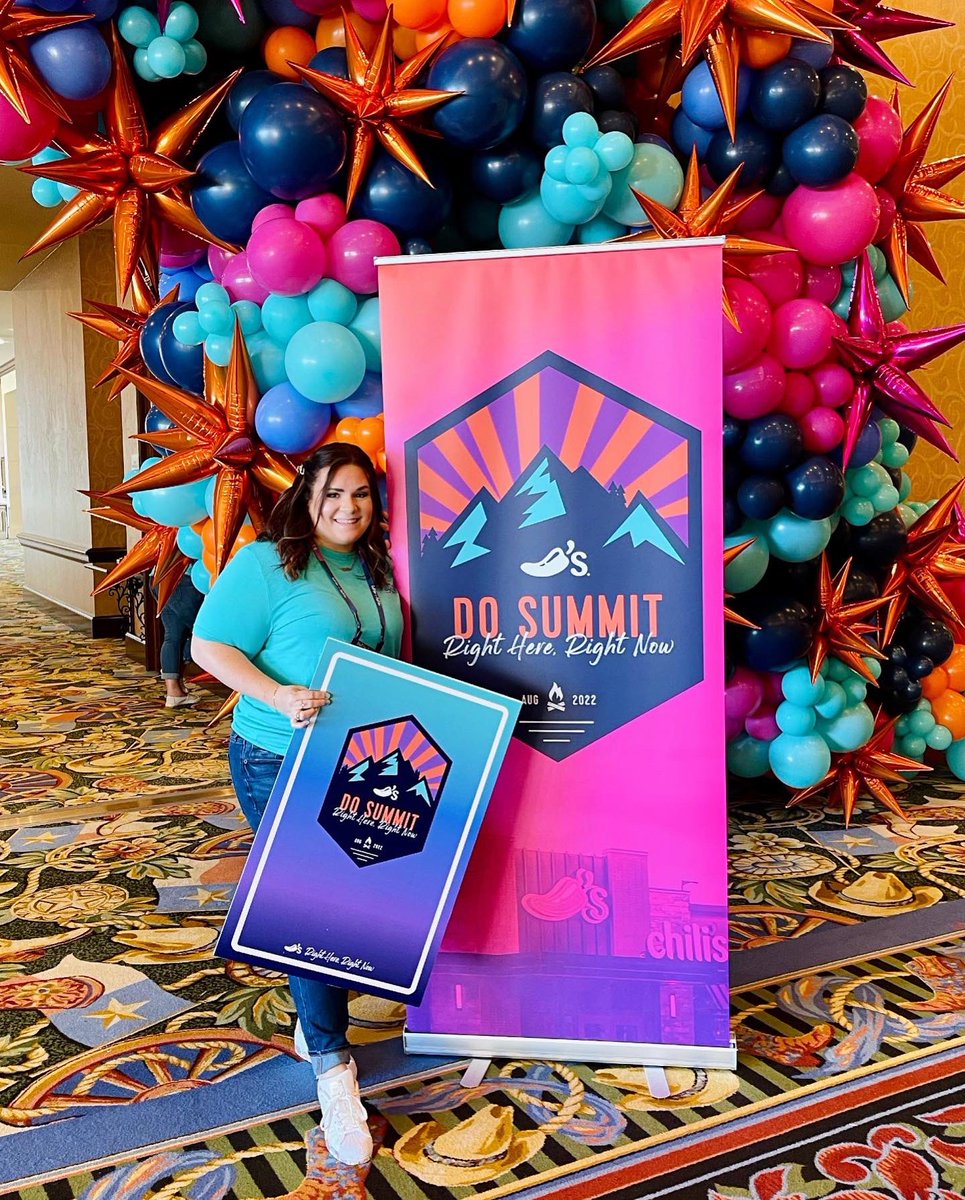 allymo_tx's tweet photo. Pinch me. Because never did I think work I created would be on a stage this big. DO Summit, you were more than I ever thought! I’m so thankful for the team who made it possible, the best above restaurant leadership in the industry &amp; to be a #ChiliHead. #ChilisLove #ChilisRightNow https://t.co/RBGksn5p1L