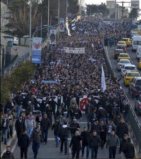 Bu eylem yapıldığında Sosyal medya bu kadar ön planda değildi. Şuan insanlar daha kolay iletişim kurabiliyor. Şuan yapılsa oluşabilecek kalabalığı düşünemiyorum. O yüzden kimse Beşiktaşla inatlaşmasın ! hak eden cezasını çeksin.
#ElineKolunaSahipOlTff 
#YasinKolDudukAsacak