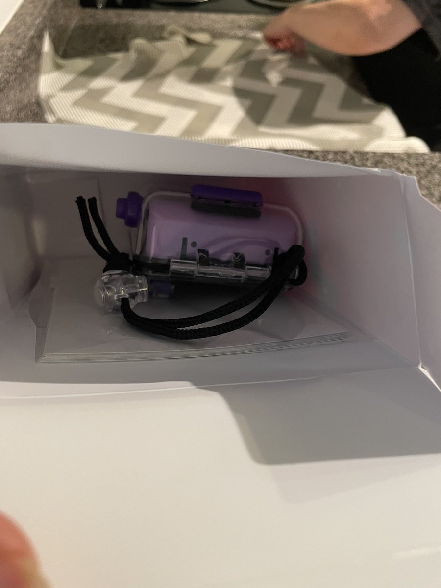 riizegos's tweet photo. i’m just going to let everyone know how poorly packed the camera was… no wrap or even put in anything… it’s literally thrown in a box LOL #MultiGosUpdates https://t.co/eL3WukK5oE