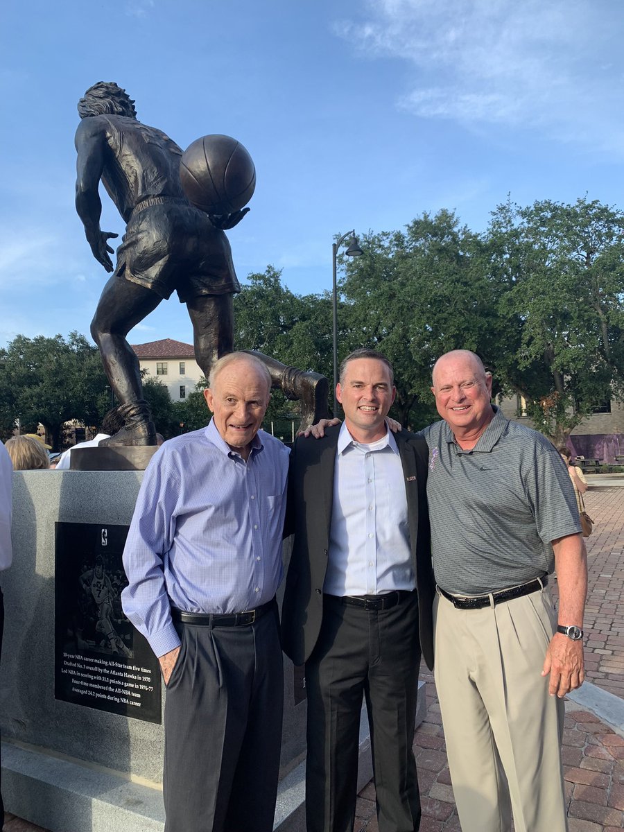 What a privilege to visit with LSU Final Four Coaches, Dale Brown (1981 & 1986) and John Brady (2006), at the “Pistol” Pete Maravich statue ceremony!!! #GeauxTigers 🐯🐅