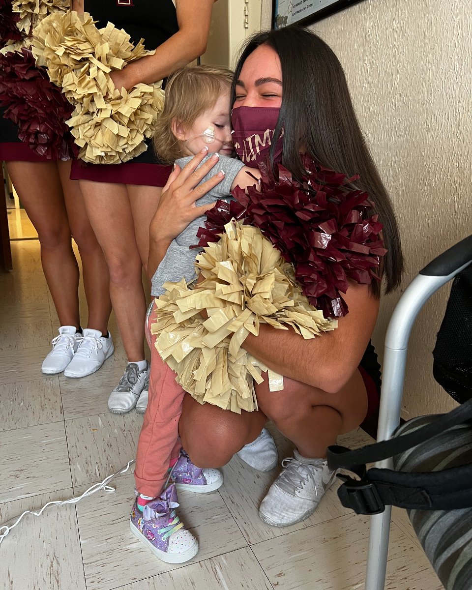 TMHFORLIFE's tweet image. .@FSU_Cheer had a very sweet visit with patients in our Children&apos;s Center yesterday! 📣 💙