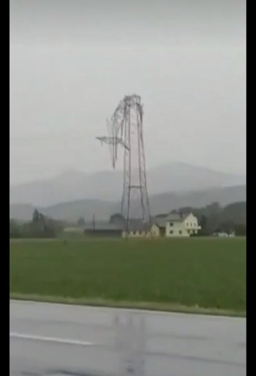 Das ist übrigens die 110KV Leitung der ÖBB, deshalb fahren in der ganzen STMK grad auch keine Züge.