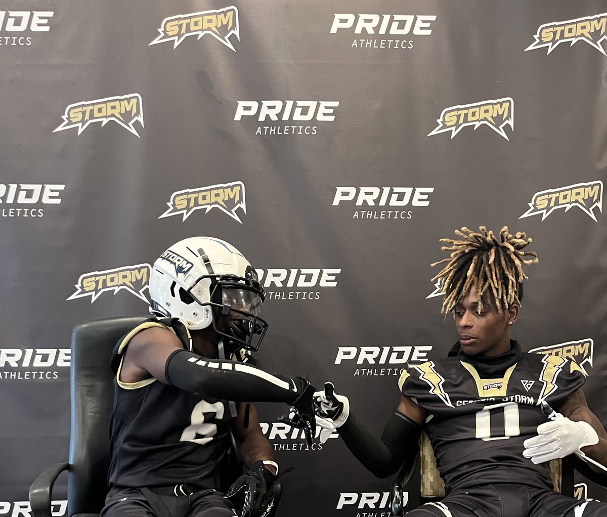 LeoRobinson_19's tweet photo. Ready for Kick Off….⚡️🌩📸 https://t.co/hKn5XypZBM