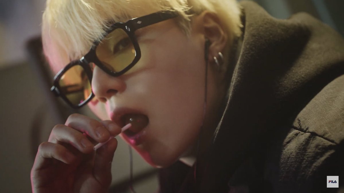 Chaikook3's tweet photo. @wqvz24 @BTS_twt #SUGA #슈가 #방탄소년단슈가 #방탄슈가 #민윤기 #ユンギ #윤기 @BTS_twt https://t.co/CM0ODpaSt8