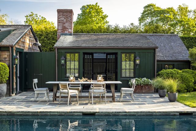 RobinHSpohn's tweet image. This simple #landscape is understated, which is what makes the patio area so welcoming. #homeinspo  cpix.me/a/151042681