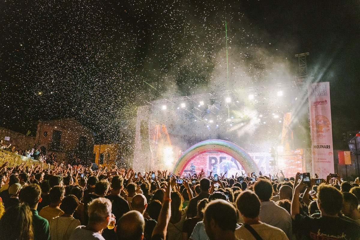 Cartoline dalla nostra Festa bellissima. Già ci mancate tantissimo, Castelbuono 4-7 agosto 2022, siamo a casa nostra, ad Ypsi. 📸 
<a href="/ElisabettaBrian/">Elisabetta Brian</a>
 
Il futuro è già nostalgia. 
<a href="/bellaunion/">Bella Union</a> <a href="/theflaminglips/">The Flaming Lips</a>