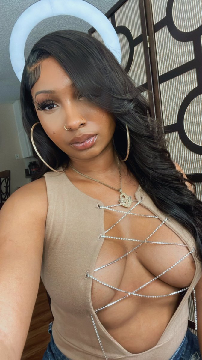 melaninpalace's tweet photo. 🥂 https://t.co/8HcwKBeoxU