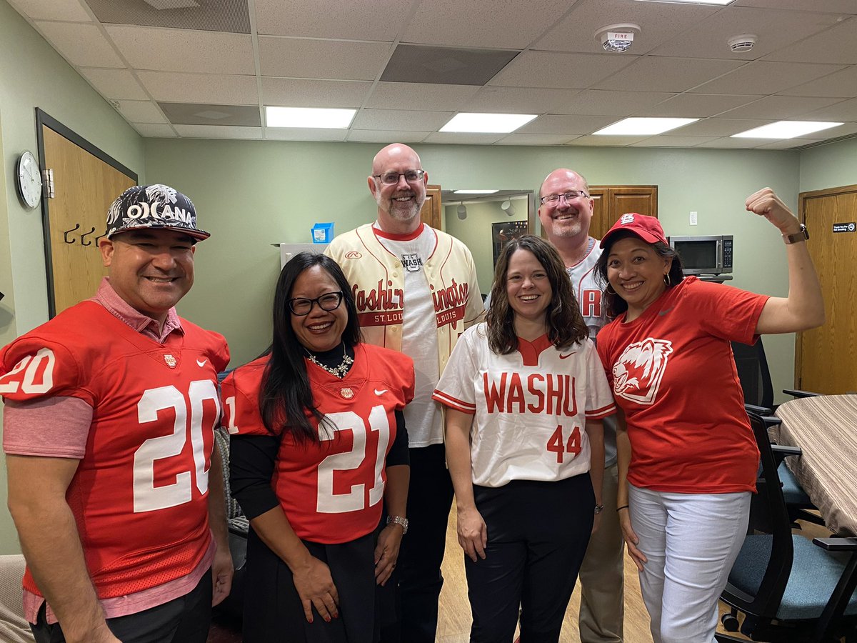 akgonzal327's tweet photo. #washu student affairs Team is Getting ready for new student move in #bearbeginnjngs #washu26 https://t.co/Xu5XCOqJ5A