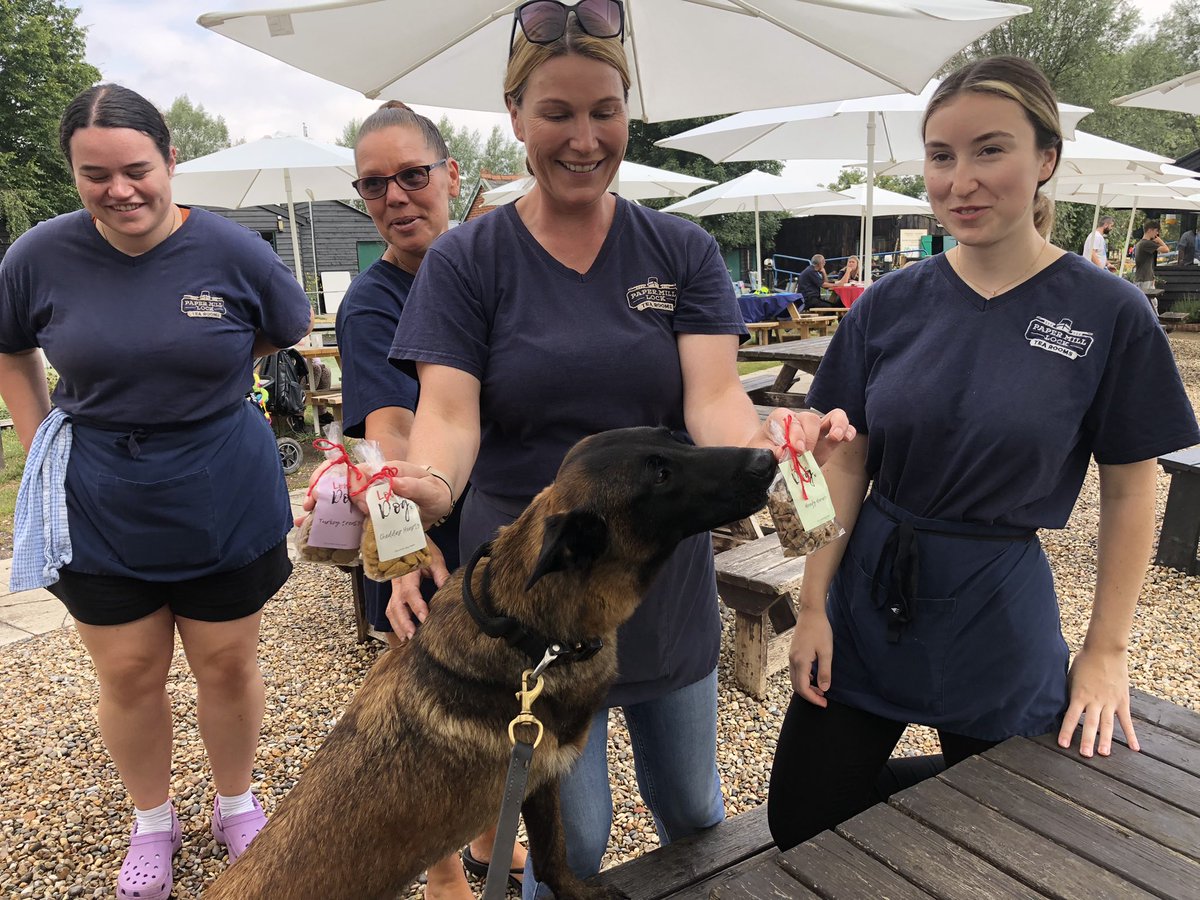 Chappers2013's tweet photo. 2/2
At #PapermillLock they have great dog treats and @PBaloo was allowed to choose her favourite ๐
It was a brilliant day & we met so many lovely people. Fab lunch for the humans too ๐ฅฐ
We were able to engage with hundreds of people throughout the day and give advice ๐๐ https://t.co/bxGaHkkXmf
