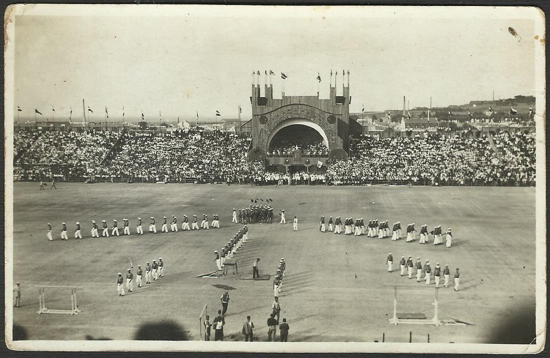 Najveći drveni stadion u Evropi, podignut 1930g na lokaciji na kojoj se danas nalazi Mašinski fakultet u Beogradu. Glavni projektant bio je Momir Korunović, a za izgradnju utrošeno je 51.000 kubnih metara drvene građe i 35.000 kg eksera i mogao je da primi oko 40.000 posetilaca.