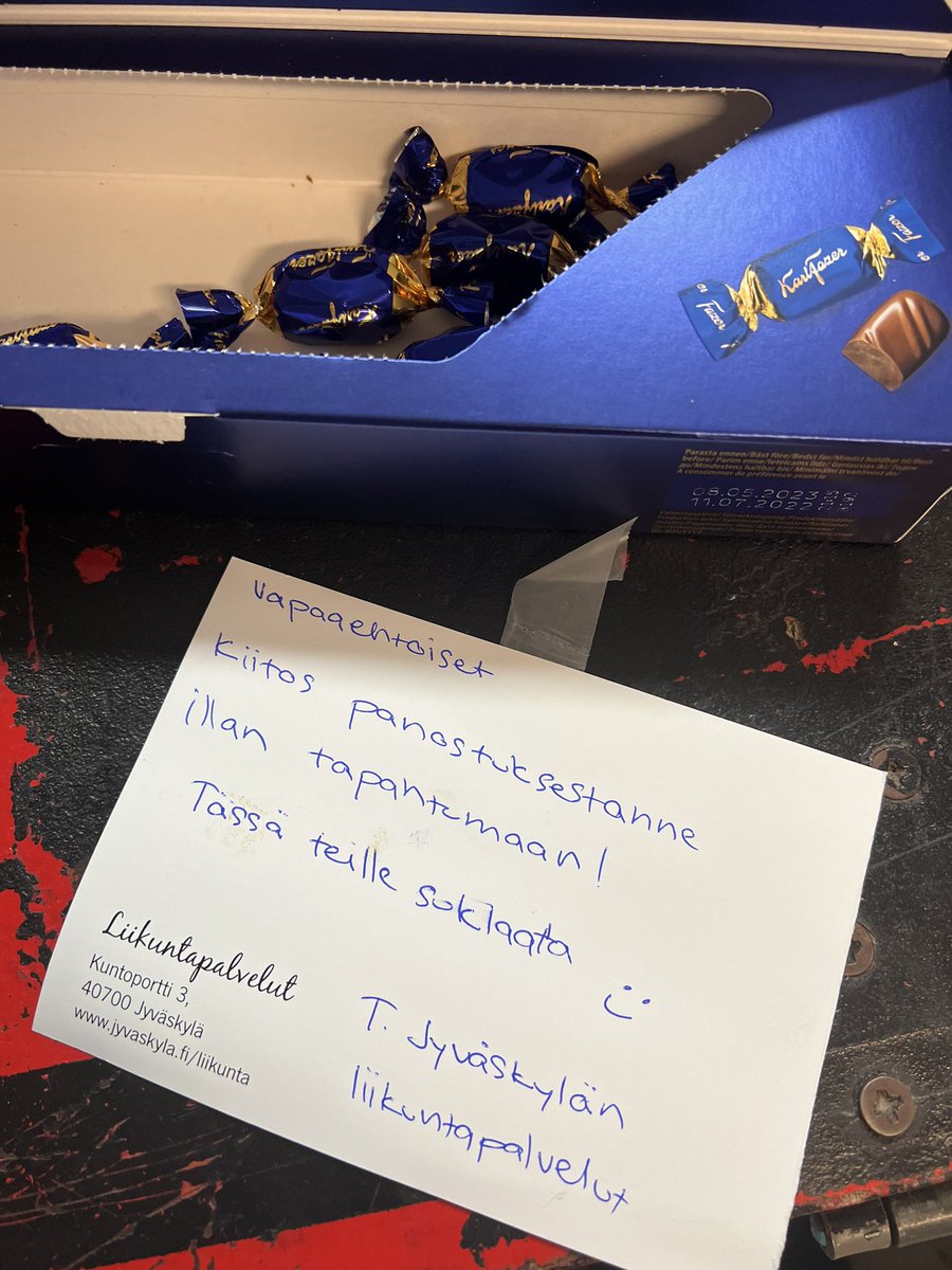pihlanik's tweet photo. Erinomainen pelisilmä @LiikuntaJKL 😍🙏 Viime päivien aikana ottelutapahtumaa on ollut valmistelemassa ja toteuttamassa yhteensä yli 50 vapaaehtoista! #susijengi #jyväskylä #kiitos @HoNsU1948 https://t.co/5R9a0P1VLl