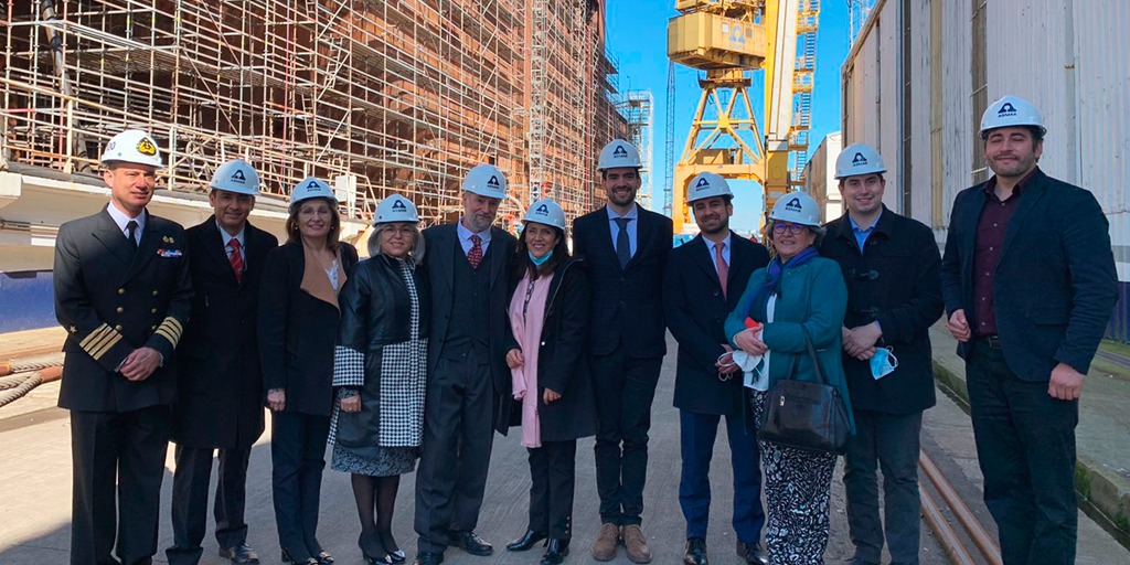 futuro_bio's tweet photo. Con motivo de la alianza estratégica, para la Formación Dual de los jóvenes Técnicos Profesionales🧑🏻‍🔬, autoridades de ASMAR⚓, del @Mineduc📚, de Red Futuro Técnico e Inacap🏢, visitaron las obras de fabricación del buque rompehielos🛳️.#MesTP. @Armada_Chile @INACAPINOS https://t.co/lgDn3zqCsd