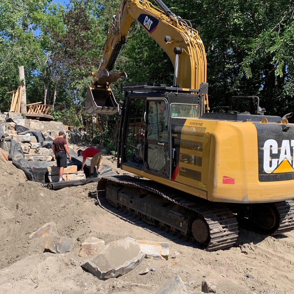 finningcanada's tweet photo. One of our team members from The Cat® Rental Store - Finning Canada had the opportunity to visit Capt’n Crow Lanscaping at a site last week. Using one of our Cat 316 rentals, they are working on a project in Northwest Calgary overlooking the downtown area!
#Finning #FinningCA https://t.co/PM0a1UH88m