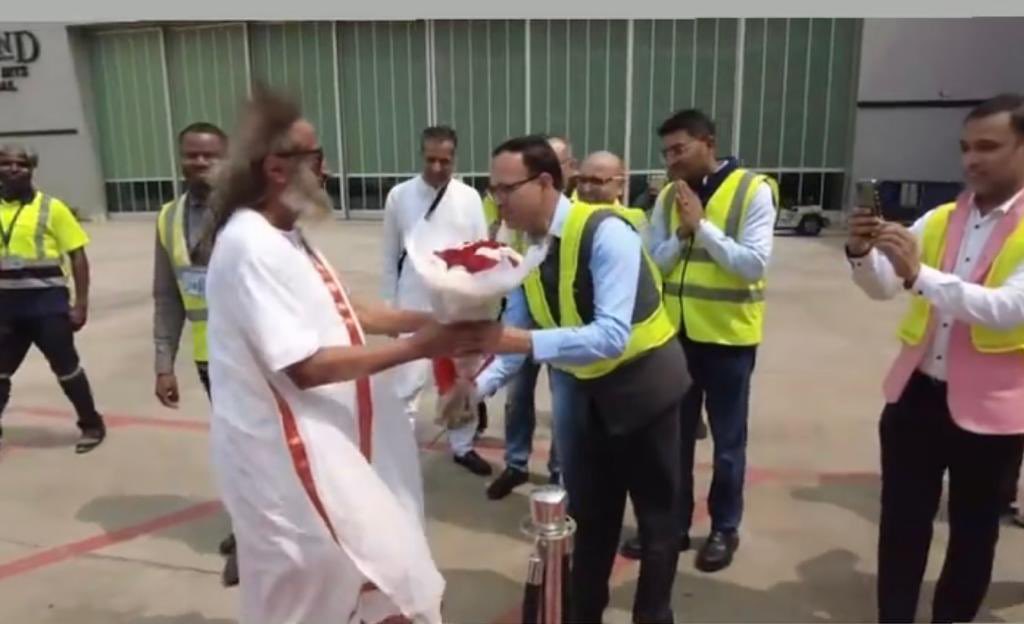 cgi_lagos's tweet photo. On behalf of Indian community in Nigeria we welcome Gurudev Sri Sri Ravi Shankar in Lagos. @india_nigeria https://t.co/88stIw449x