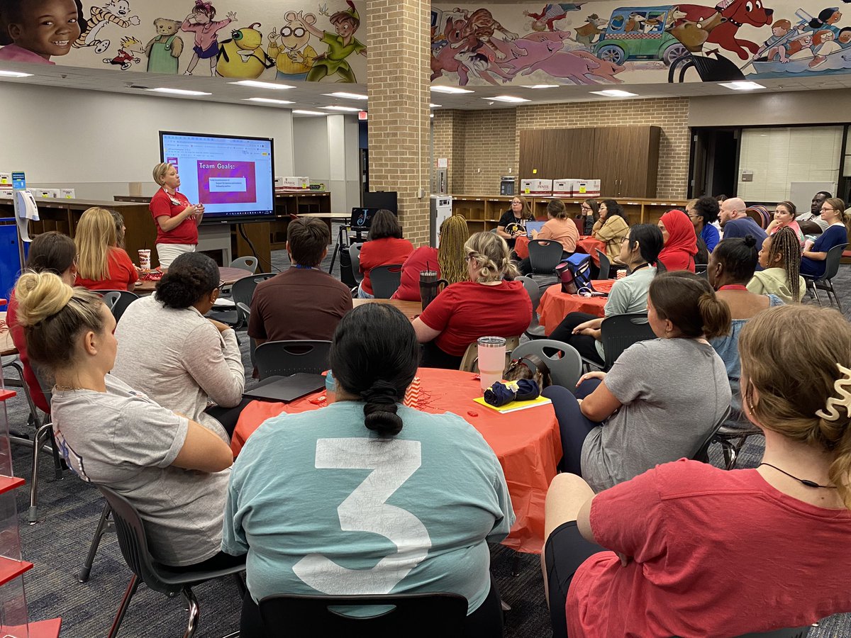 Eva Perales tweet media