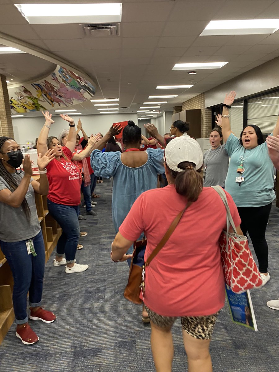 Eva Perales tweet media