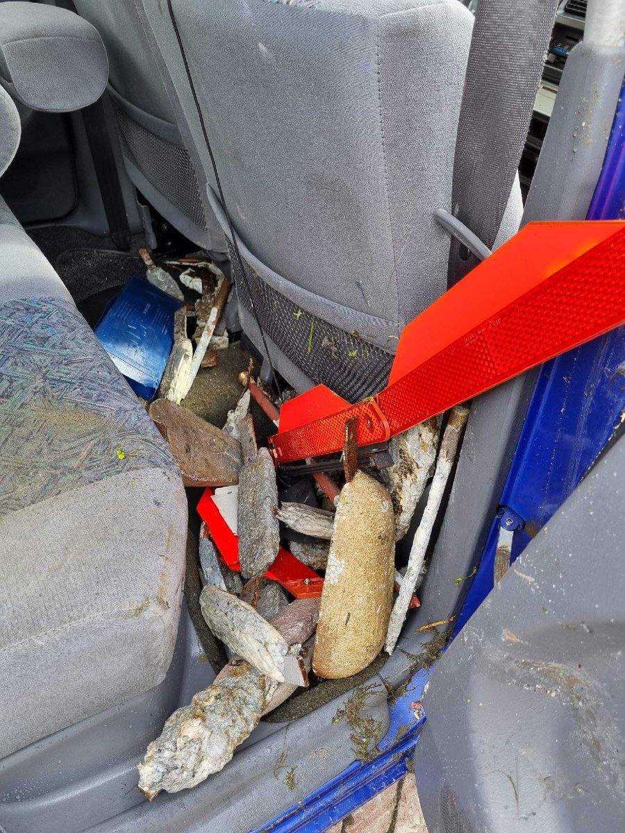 Wie herkent of is de eigenaar van het anker en de zinkanodes. Graag contact met de politie op 0900-88 44. SL/2022215788.