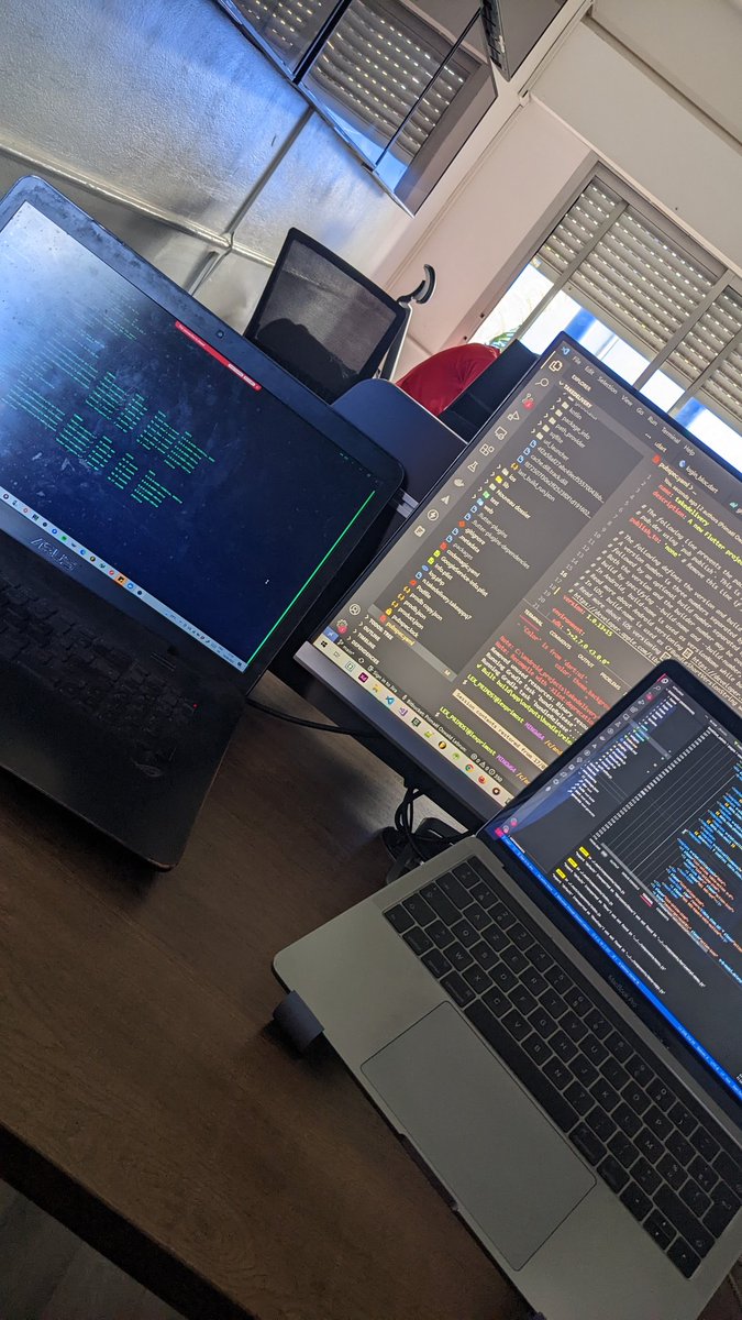 docker_ps's tweet image. 