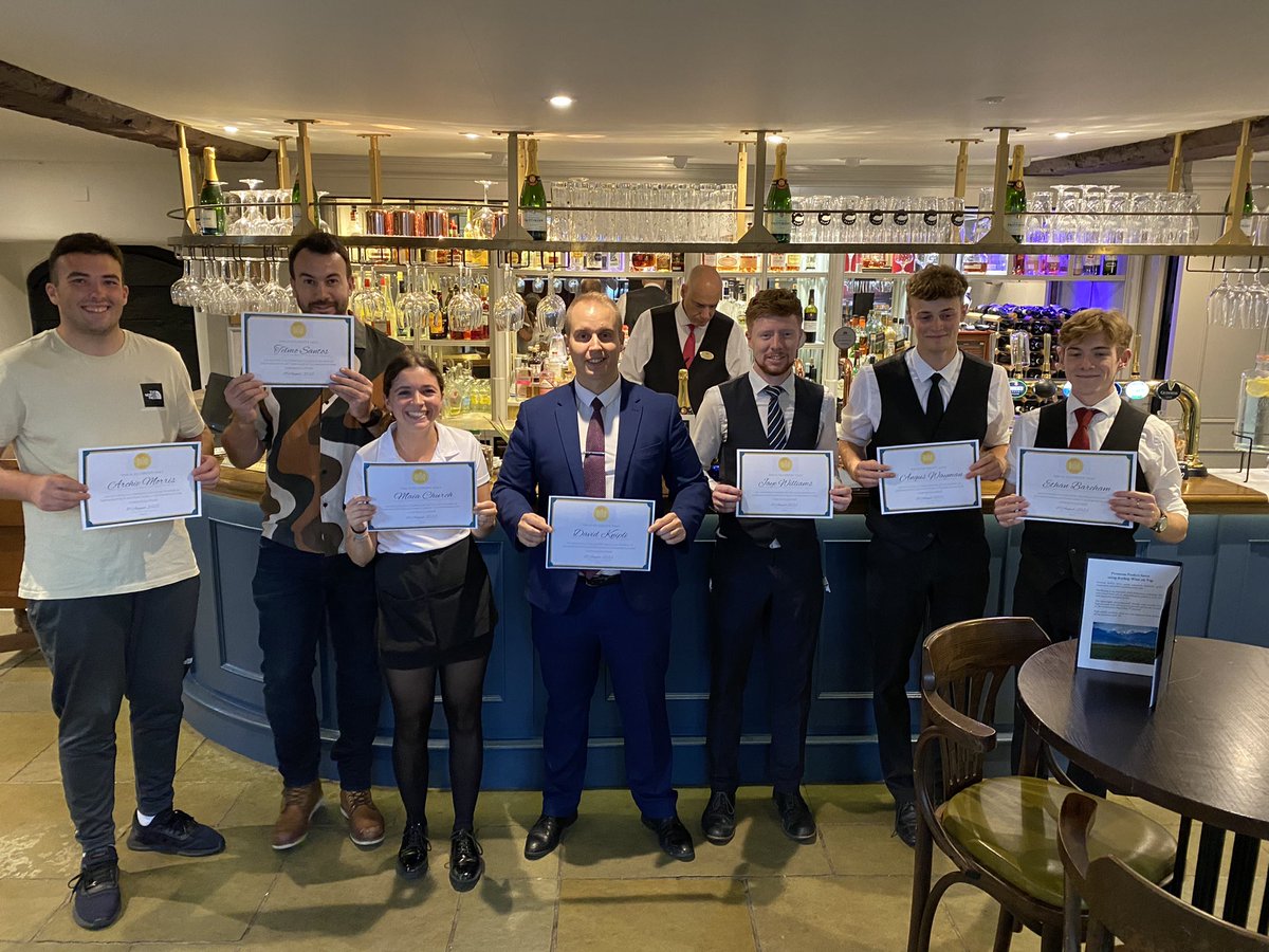 DKnipli's tweet photo. Thank you so much for the Cellar Training @MatthewClarkLtd and Ieuen Boughton 🍺 #cellartraining #matthewclark #training @EllenboroughPk #teamwork https://t.co/ZGV5KdoirB