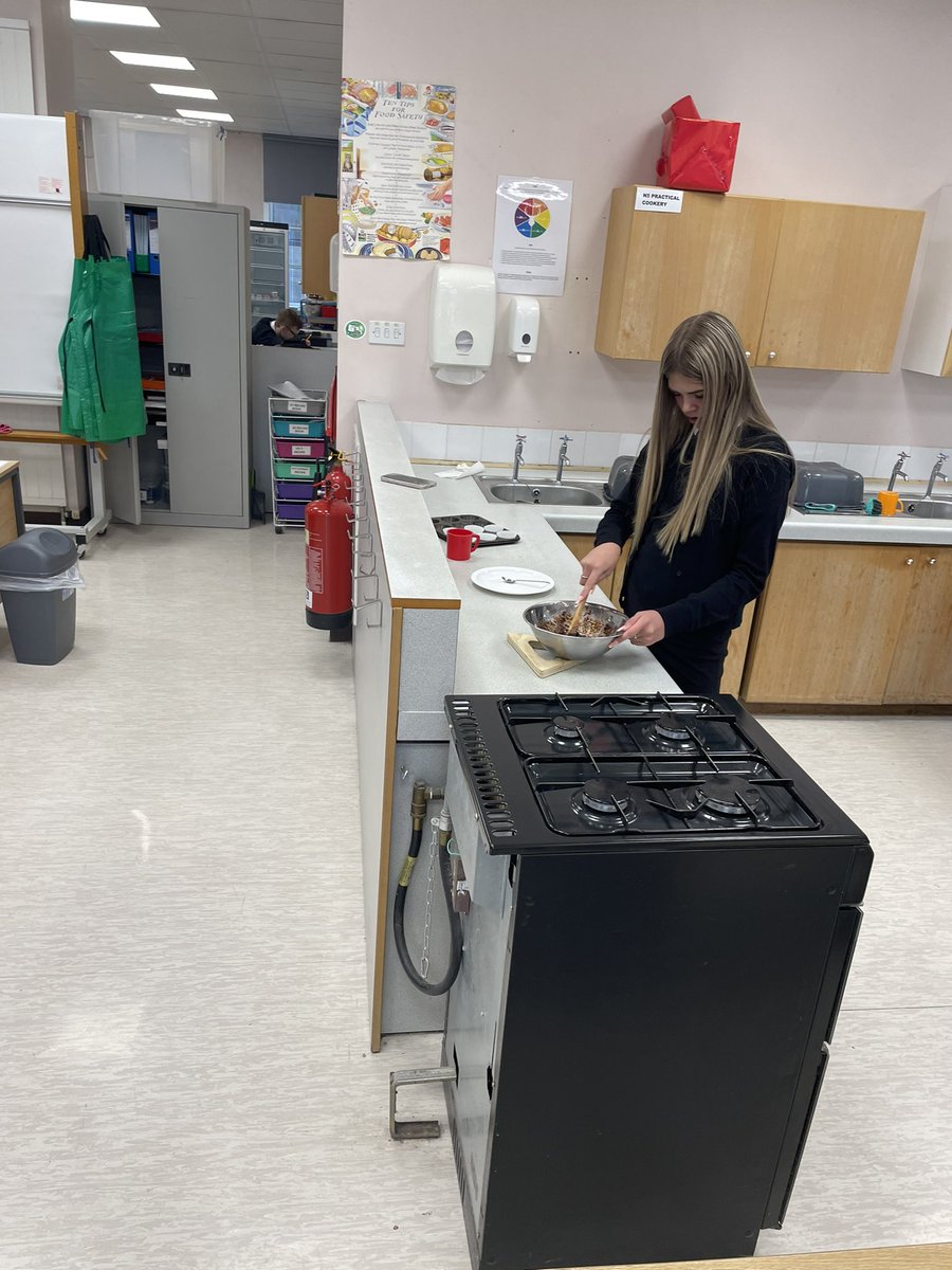 MorganSfL1's tweet photo. Our #ESA2 had a great first day back to @morganacad_he making Chocolate Crunchy Cakes! They all worked so quickly and cleanly! Excellent job guys.๐ง๐ฐ #MorganESA #Inclusion #Nurture #SkillsForLife @morganacademy1 https://t.co/q5uA7HszeW