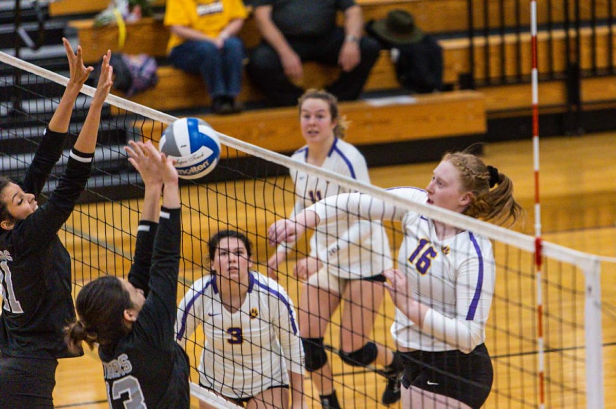 All <a href="/KnoxPrairieFire/">Knox Prairie Fire</a> fall athletes move in and join the Knox community today! We are so happy to have you 🦊 🔥 
#KnoxProud #PrairieFire