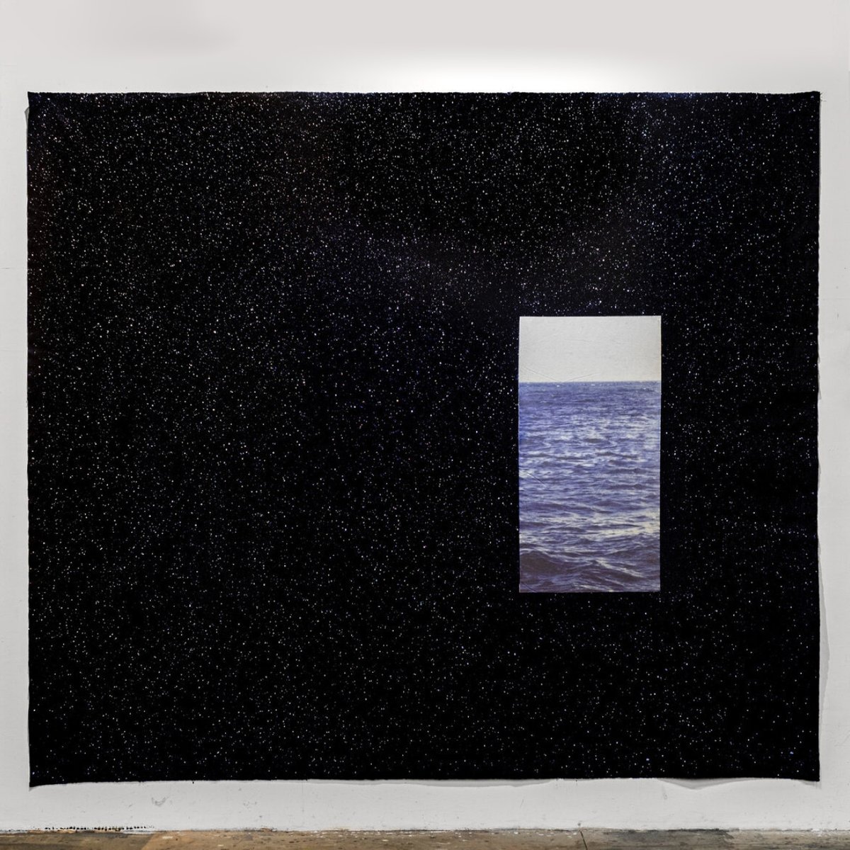 knoxart's tweet photo. 🎨 "Door of No Return", 2019, Mixed media including acrylic paint on tarp with black sand, and a collage photograph on canvas © #radcliffebailey Courtesy of the artist and Jack Shainman Gallery, New York
#knoxart https://t.co/WyuLaok0vw