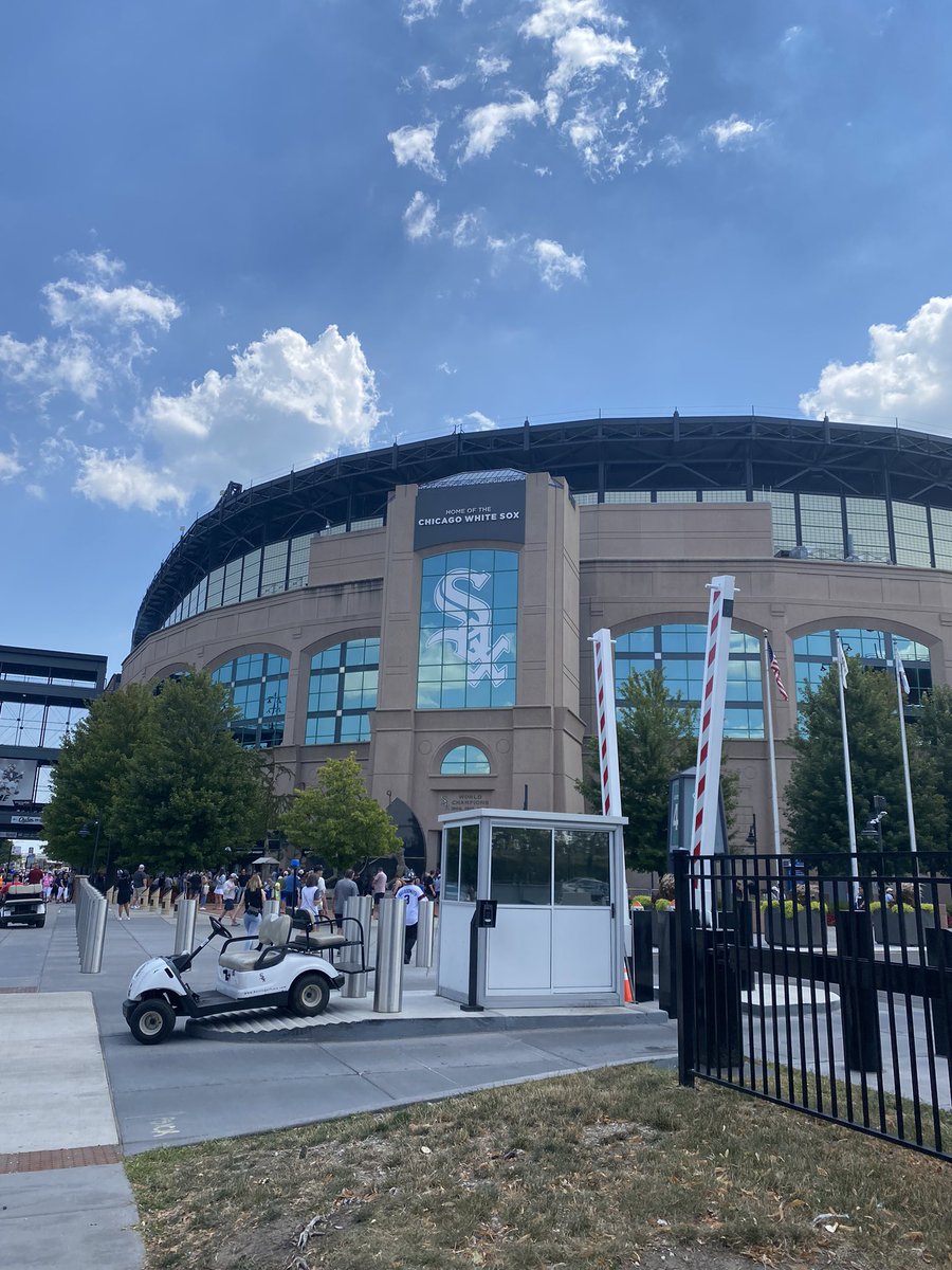 BetroThreemin's tweet photo. let’s just hope things go a little bit better than the last time i went to a white sox astros game https://t.co/bkQV7kSjcR