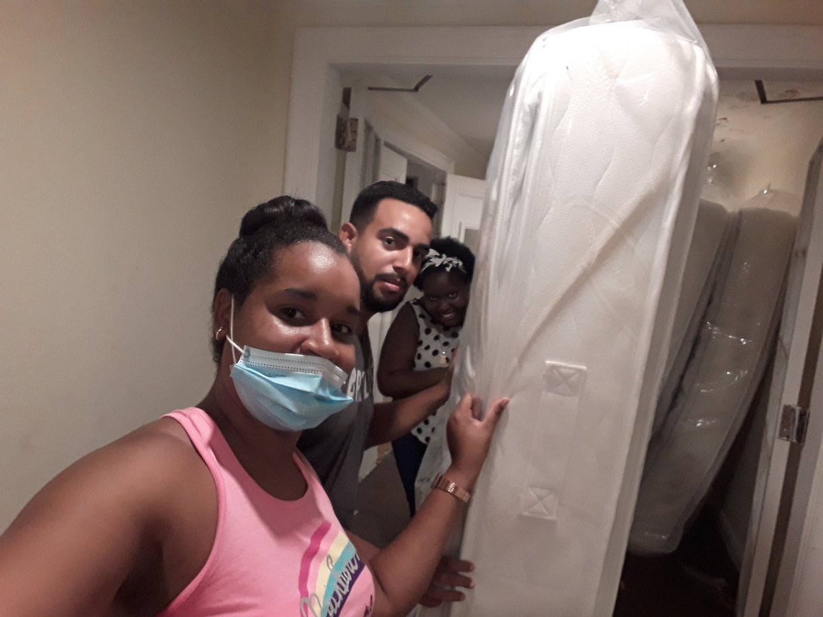 CubaNeyis's tweet photo. Las trincheras de los jóvenes cubanos es en cualquier sector, hoy realizamos trabajo productivo en el @HNCuba. https://t.co/BvNzEpkAGM