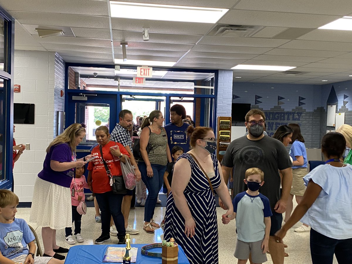 WestridgePRIDE's tweet photo. #pwcsnews #westridgepta Westridge meet and greet in full swing. Lots of excited faces that students and parents meet their teachers for the year. https://t.co/XG6305ggM5