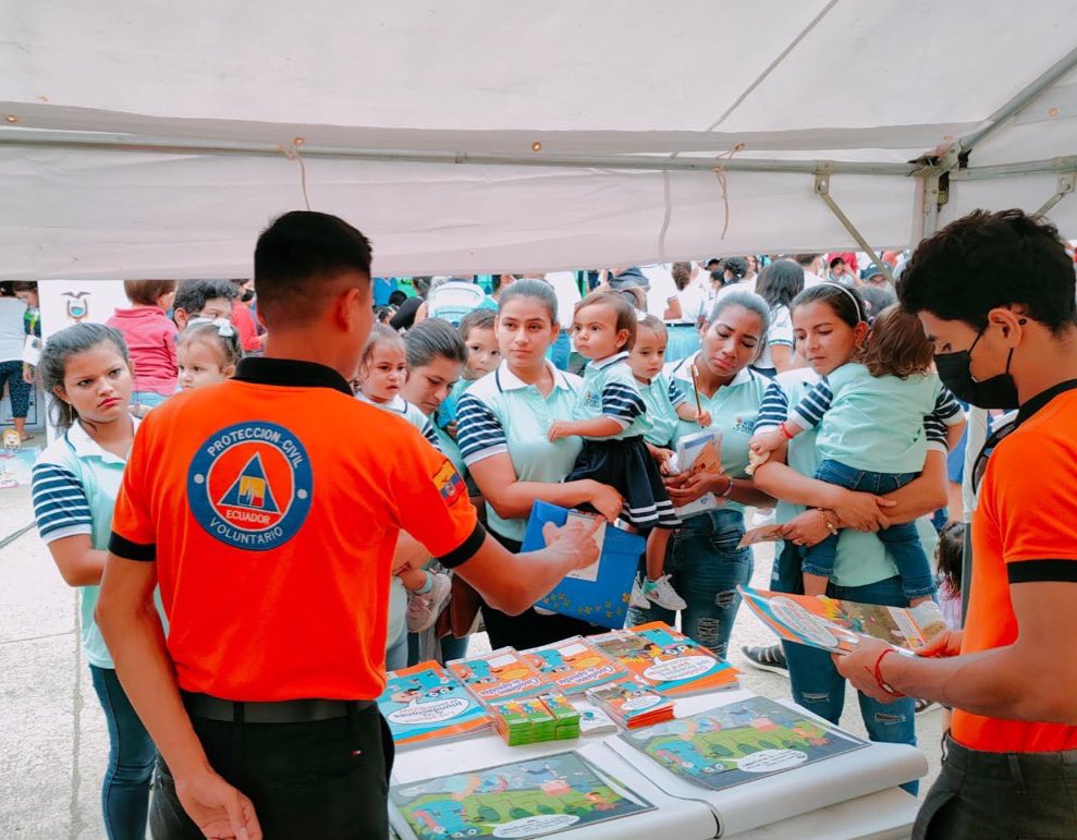 Riesgos_Ec's tweet photo. #Manabí | Participamos en feria Infancia con Futuro, en el cantón #FlavioAlfaro, en donde informamos a la ciudadanía sobre la importancia de la reducción de riesgos, medidas de autoprotección ante eventos peligrosos y acciones comunitarias de prevención.
#GestiónDeRiesgosEc https://t.co/uvexZNHiVd