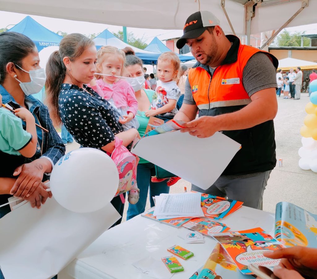 Riesgos_Ec's tweet photo. #Manabí | Participamos en feria Infancia con Futuro, en el cantón #FlavioAlfaro, en donde informamos a la ciudadanía sobre la importancia de la reducción de riesgos, medidas de autoprotección ante eventos peligrosos y acciones comunitarias de prevención.
#GestiónDeRiesgosEc https://t.co/uvexZNHiVd