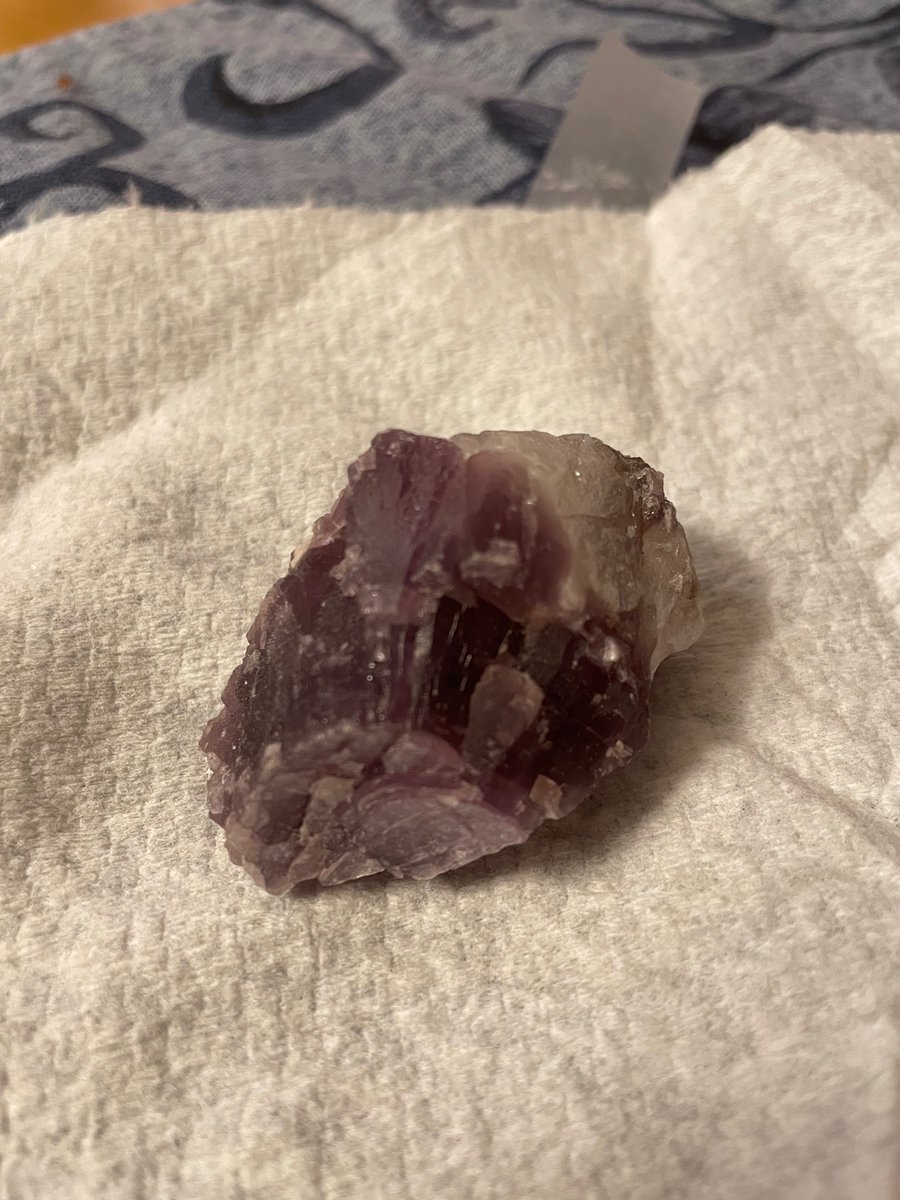Snapdragon1333's tweet photo. This is a piece of lepidolite/mica. I love the way mica forms, and combining that with this dark purple was really cool looking to me #Snaprocks https://t.co/6XwOXtaDbS