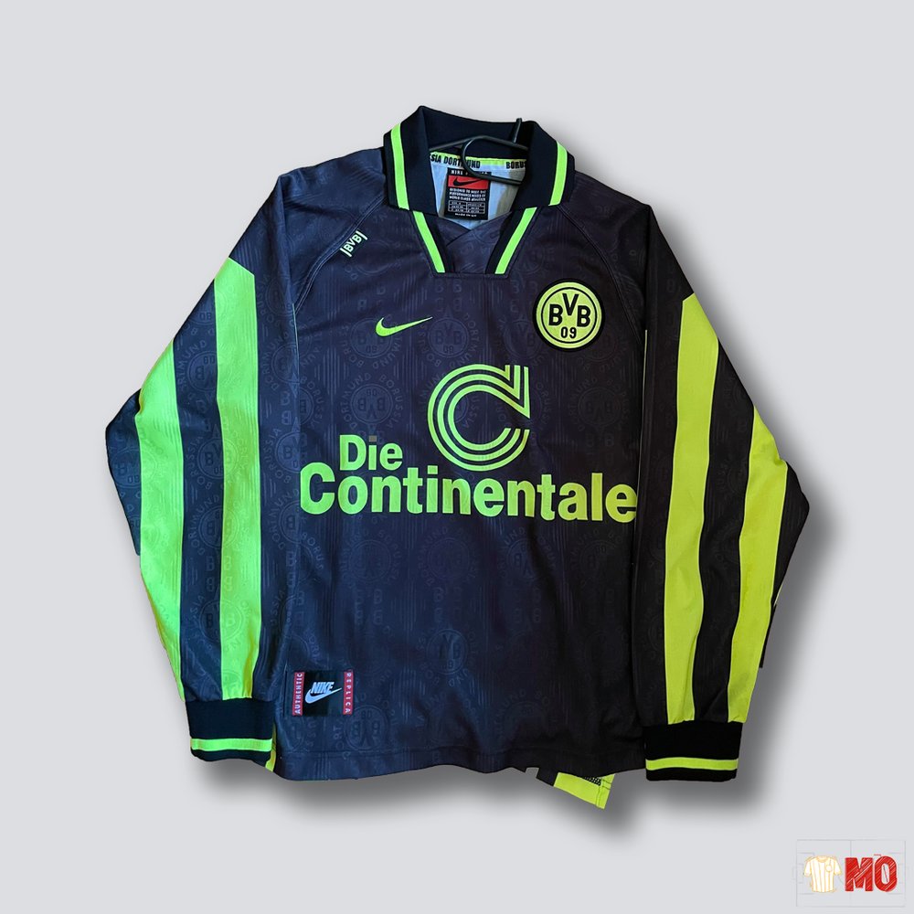 Maillotsdor's tweet photo. Quoi de neuf coté Maillots d'Or? Et bien Borussia Dortmund 1996-1997 AWAY S est disponible ! Suivez le lien : https://t.co/Lx6cEqVTL1  #footballshirt #vintage https://t.co/rr7JhdK6H5