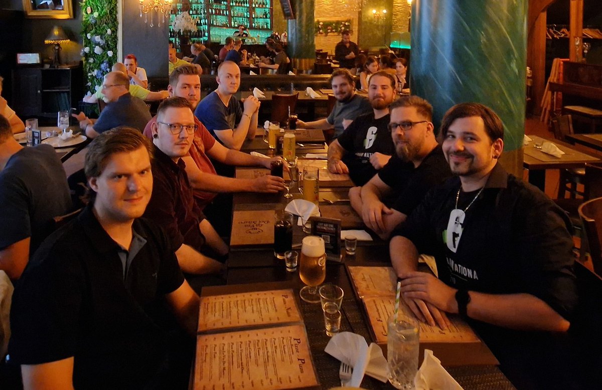 Starke Major Runde mit dem Abendbrot :) 

Die Stimmung stimmt! Wir freuen uns sehr auf euch morgen!