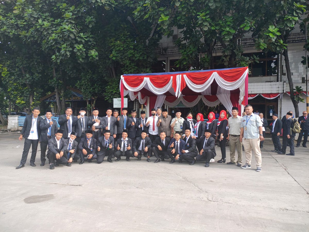 Sisa² dokumentasi #klendersquad ikut upacara HUT RI yang ke 77 PT. Mayasari Bakti Group ... 

#InsyaAllahMilitan #klendersquad #mayasaribaktibusway #mayasaribaktigroup