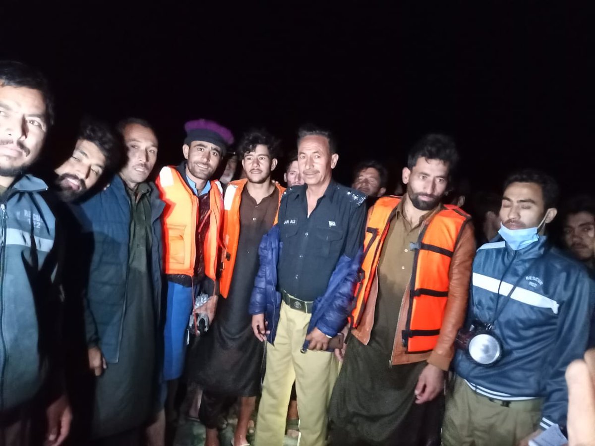 EOSkardu's tweet photo. 1122 Skd succeded in Rescueing stranded passengers in vehicle at Tisar Shigar. 2 locals from shigar while crossing river around 1600 were trapped in their vehicle for more than 6 hours. https://t.co/q3r8mXhbxR