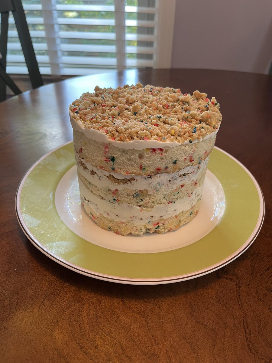 KeithKrimbel's tweet photo. Made respect for @ChristinaTosi! These are hard to make! Happy birthday @emprager! https://t.co/hwVU2PgJvO