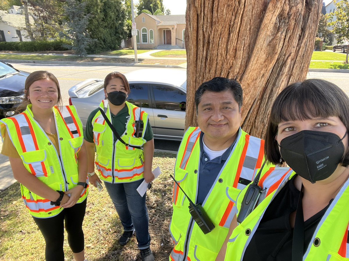 BurroughsMS's tweet photo. The JB team is making home visits this morning to support families! https://t.co/EFm94IRV1Z