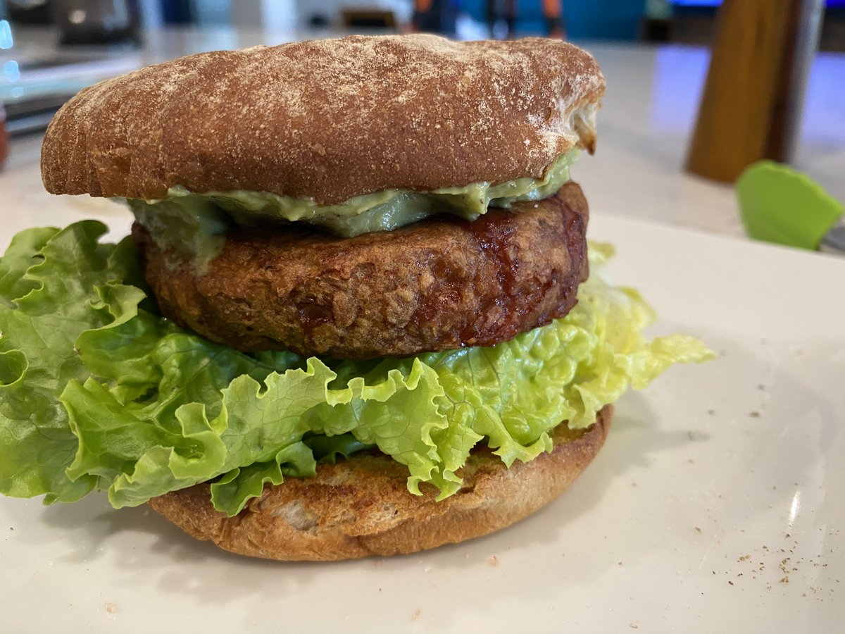 OptamizApp's tweet photo. Want a plant-based burger for you AND your carnivore friends? With Dr. Praeger's Perfect Burger you can finally eat the same meal as your guests. Even our carnivore friends love their burgers! (This one has avocado creme, sriracha, lettuce, and a Dave's Killer burger bun.) YW ;-) https://t.co/BvrmNcygOf