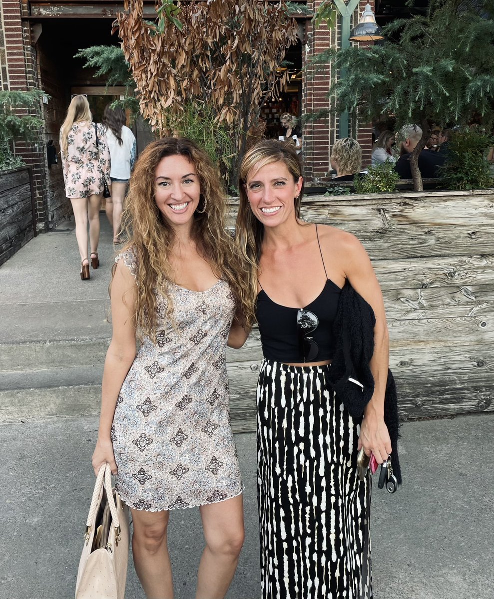 CristinaSpinei's tweet photo. Scheming part 2 
with @Alicia_Enstrom 🎻 https://t.co/qgUFxqM2XI