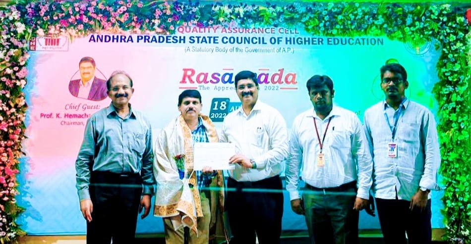 rahamanphd's tweet photo. I am Happy to share, Our Nirmala College of Pharmacy, Mangalagiri, Andhra Pradesh, has received Certificate of Appreciation and Felicitated by AP STATE COUNCIL FOR HIGHER EDUCATION for securing All India NIRF Rank under Pharmacy. Hearty Congratulations to the Stakeholders👍👏🙏 https://t.co/TJwgb8F2FY