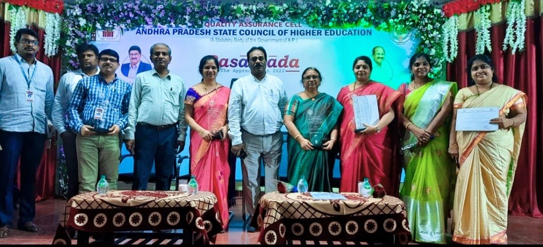 rahamanphd's tweet photo. I am Happy to share, Our Nirmala College of Pharmacy, Mangalagiri, Andhra Pradesh, has received Certificate of Appreciation and Felicitated by AP STATE COUNCIL FOR HIGHER EDUCATION for securing All India NIRF Rank under Pharmacy. Hearty Congratulations to the Stakeholders👍👏🙏 https://t.co/TJwgb8F2FY