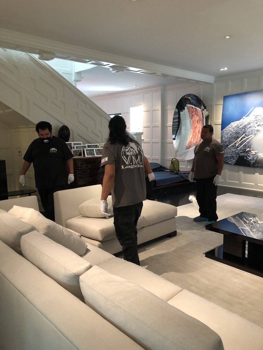 VMILOGISTICSLL1's tweet photo. Beautiful Setup.

#vmilogisticsllc #movingestimates #movingcompanies #movingday #officemove #office #officespace #delivery #storage #storagesolutions #movingandstorage #whitegloveservice #whiteglovemovers #packing #packingservice #commercialmovers #interiordesigner https://t.co/Svm6IPlfIN