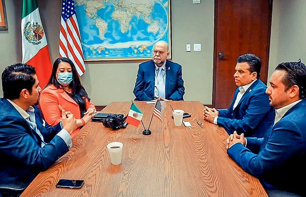 mariocancino01's tweet photo. #BasedeDatos Intensa gira del alcalde @SoyLaloGattas en #Texas buscando intercambio comercial y turístico para el crecimiento de #CdVictoria, acompañado del Srio de Desarrollo Económico mpal Jorge Bello Méndez y @JorgeTorresGarz Jefe del Depto de Turismo del @Gob_Victoria +inf ⤵️ https://t.co/8naqBOeyd7